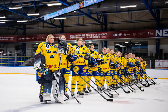 Players of Sweden looks dejected