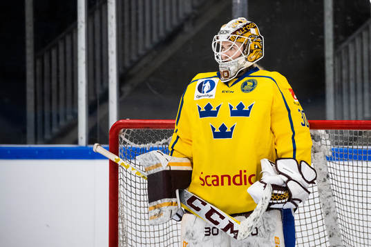 goaltender Emma Söderberg of Sweden