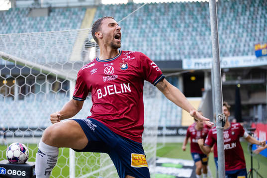 Örgrytes Jonathan Azulay jublar