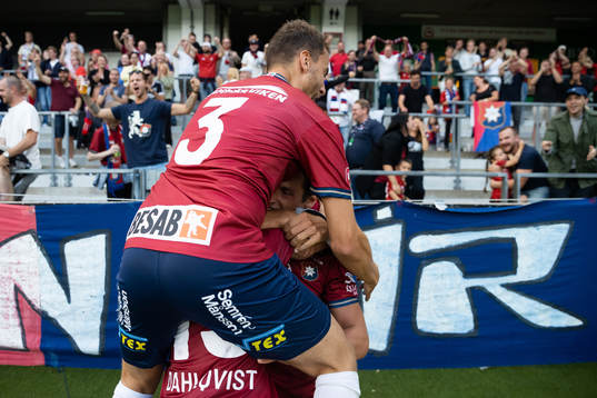 Örgrytes Isak Dahlqvist jublar