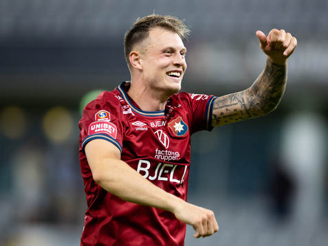 Örgrytes Marcus Haglind Sangré  jublar med klacken