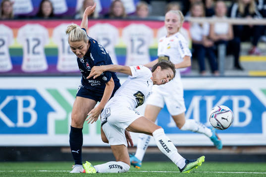 FC Rosengårds Mimmi Larsson och Häckens Aivi Luik