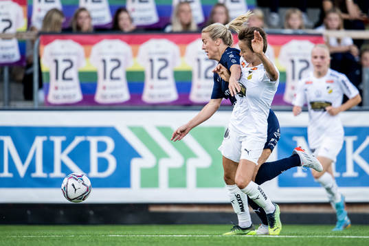FC Rosengårds Mimmi Larsson och Häckens Aivi Luik