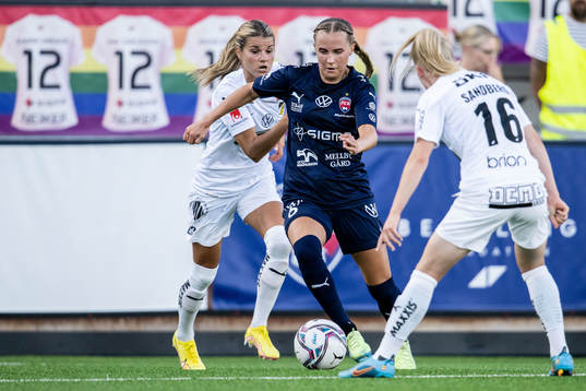 FC Rosengårds Ria Noora Minerva Öling och Häckens