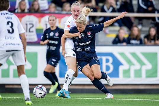 Häckens Anna Sandberg och FC Rosengårds Mimmi Larsson