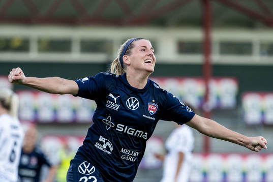 FC Rosengårds Olivia Schough jublar