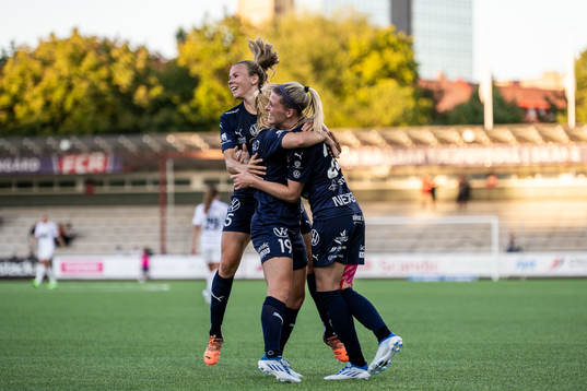 FC Rosengårds Olivia Schough jublar