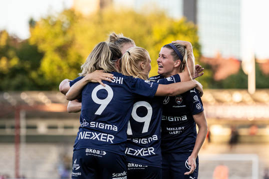 FC Rosengårds Olivia Schough jublar