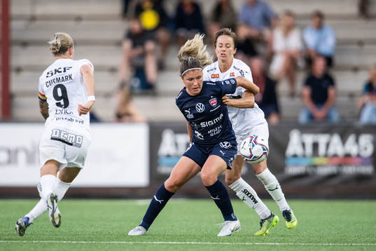 FC Rosengårds Loreta Kullashi och Häckens Aivi Luik