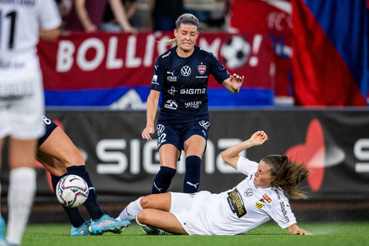 FC Rosengårds Olivia Schough och Häckens Hanna Wijk