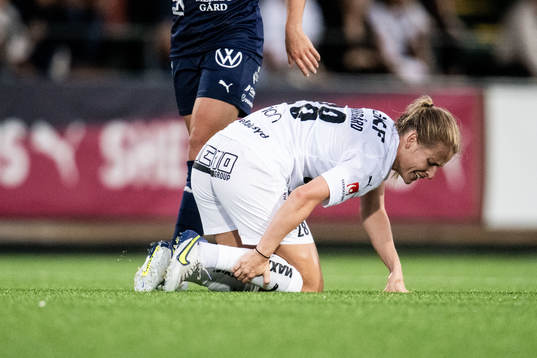 Häckens Anna Anvegård har ont