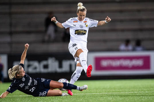 FC Rosengårds Mia Persson och Häckens Marika Bergman