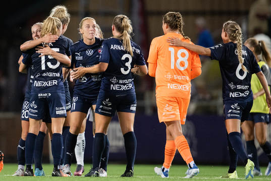 Rosengårds spelare jublar