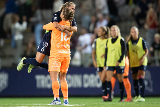 Rosengårds Ria Noora Minerva Öling och målvakt Teagan