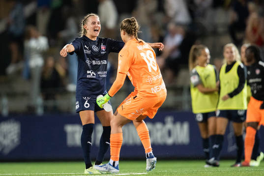 Rosengårds Ria Noora Minerva Öling och målvakt Teagan
