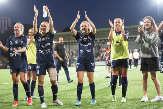 Rosengårds spelare jublar