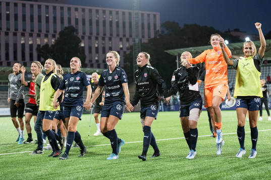 Rosengårds spelare jublar