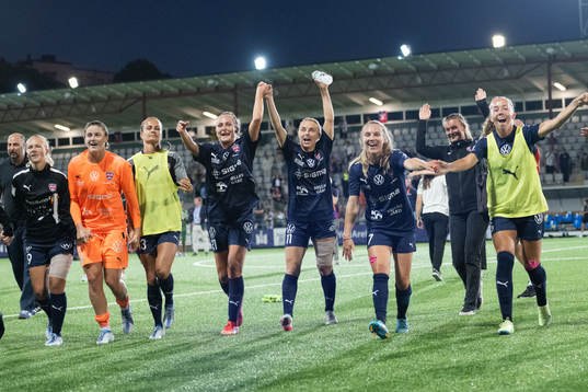 Rosengårds spelare jublar