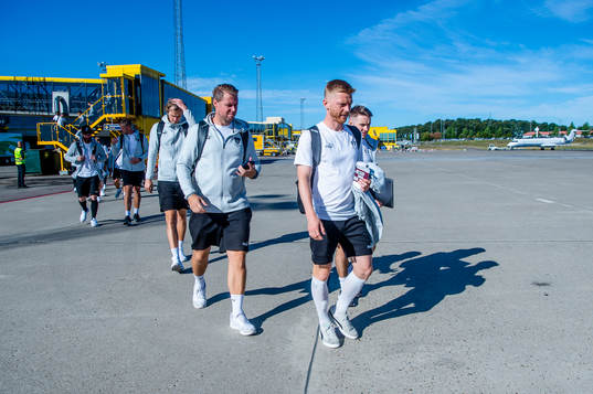 Bläddra bland fler bilder av Football, Europa League, Play-off, Malmö FF, Team travel