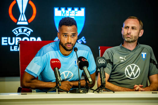 Isaac Kiese Thelin and head coach and sport director
