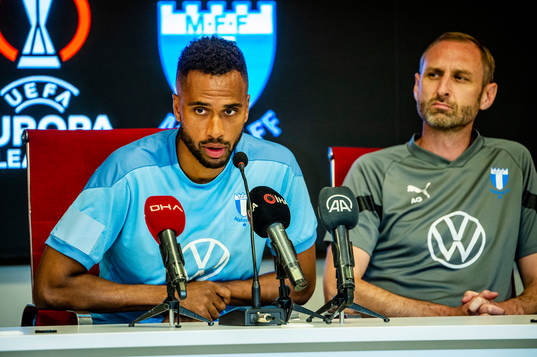 Isaac Kiese Thelin and head coach and sport director