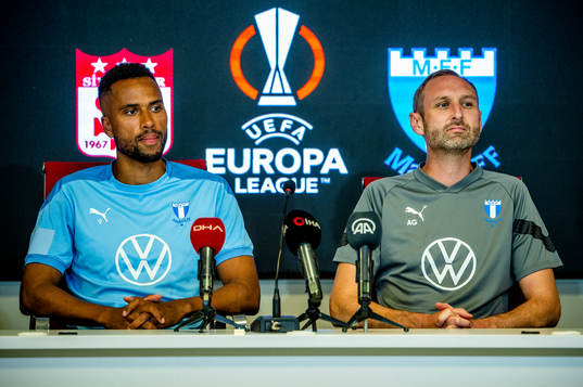 Isaac Kiese Thelin and head coach and sport director
