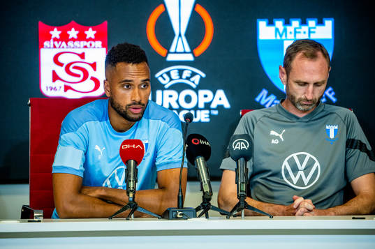 Isaac Kiese Thelin and head coach and sport director