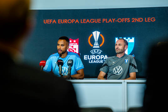 Isaac Kiese Thelin and head coach and sport director