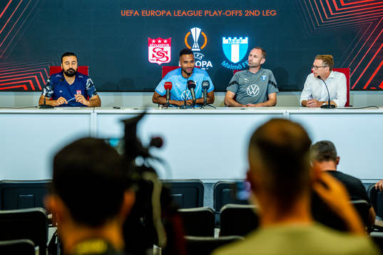 Isaac Kiese Thelin and head coach and sport director