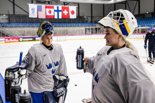 goaltender Ida Boman and goaltender Emma Söderberg of the