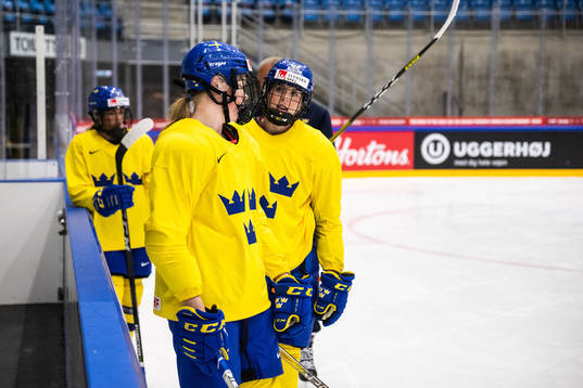 Sara Hjalmarsson and Olivia Carlsson of the Swedish women's