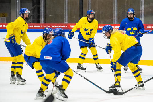 Josefin Bouveng and Lina Ljungblom of the Swedish women's