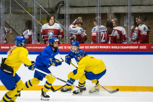 Players of Czech Republic follows the Swedish women's