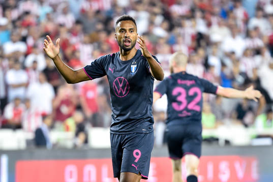 Isaac Kiese Thelin of Malmö FF reacts