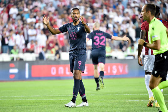 Isaac Kiese Thelin of Malmö FF reacts