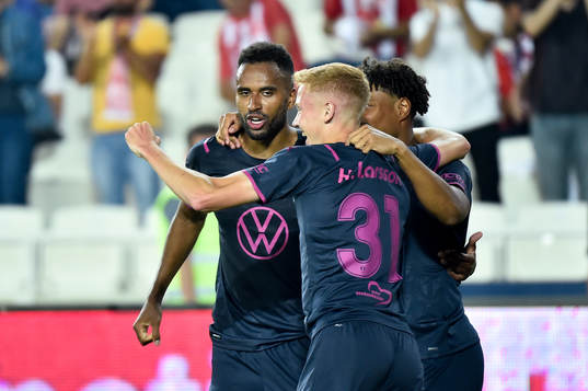 Isaac Kiese Thelin of Malmö FF celebrates