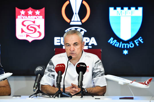 Head coach Rıza Çalımbay of Sivasspor