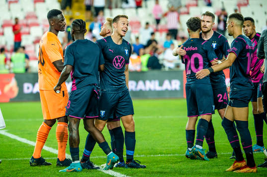 Niklas Moisander and the team of Malmö FF celebrates