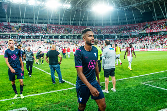 Isaac Kiese Thelin of Malmö FF celebrates