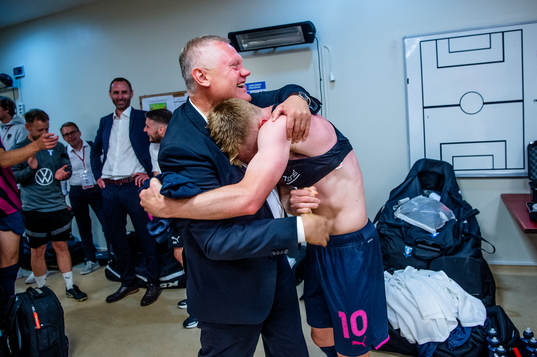 Anders Pålsson and Anders Christiansen celebrates