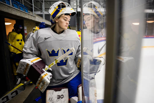 goaltender Emma Söderberg of Sweden at a practice session