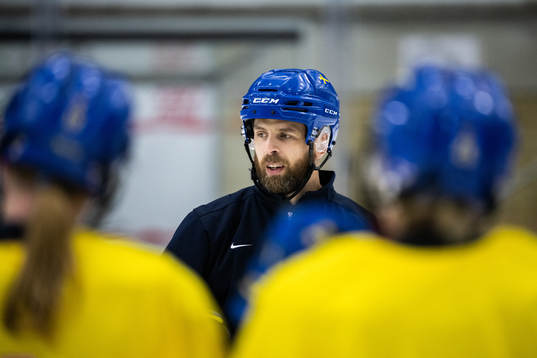 Ulf Lundberg, head coach of Sweden at a practice session