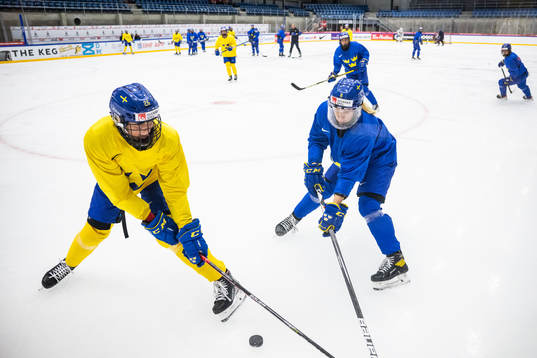 Hanna Olsson and Ebba Berglund of Sweden at a practice