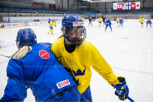 Thea Johansson and Mira Jungåker of Sweden at a practice