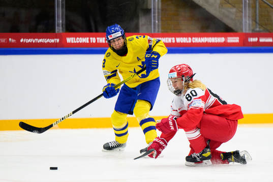 Anna Kjellbin of Sweden and Julie Østergaard of Denmark
