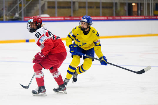 Michelle Weis of Denmark and Linnea Johansson of Sweden