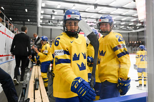 Linnea Johansson and Olivia Carlsson of Sweden