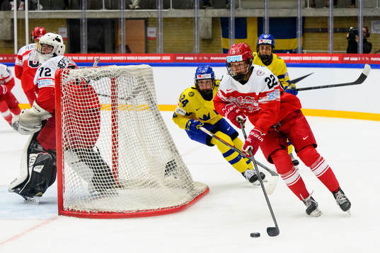 Felizia Wikner-Zienkiewicz and Linnea Johansson of Sweden