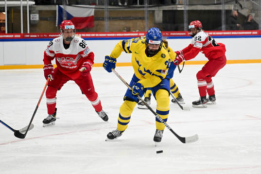 Julie Østergaard of Denmark and Olivia Carlsson of Sweden