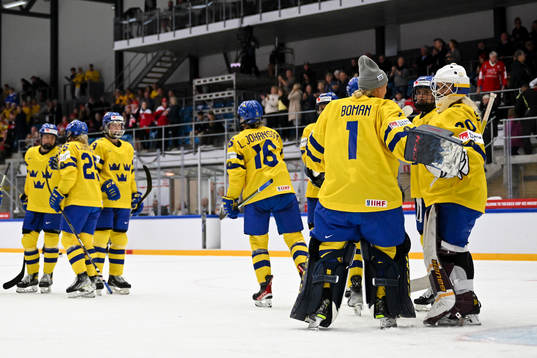 Goaltender Ida Boman and goaltender Emma Söderberg of